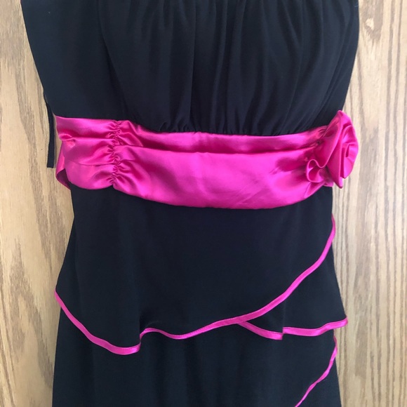 Classy ruffle mini dress - Picture 3 of 6